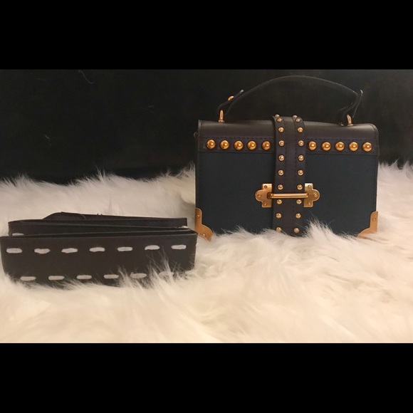 Vintage Inspired Top Handle Shoulder Bag - Picture 2 of 6